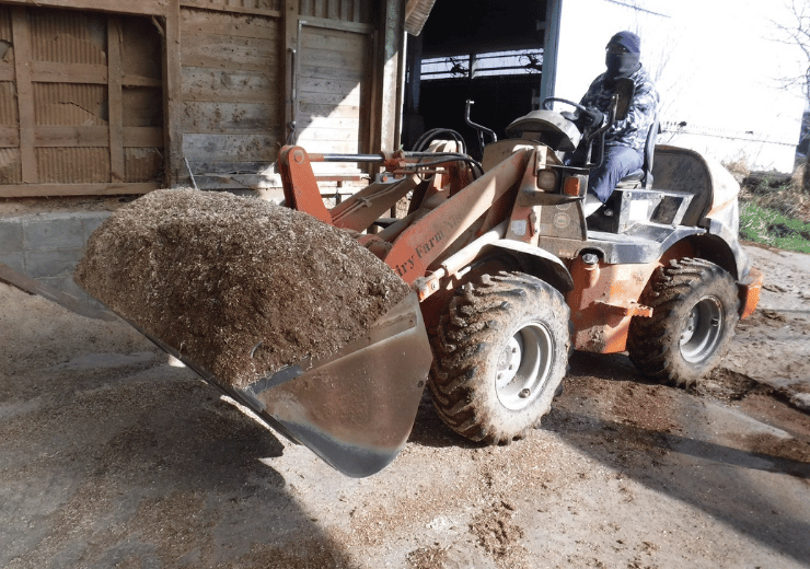 畜産や牧場・養豚場の悪臭・匂い対策畑の土壌改良が低価格で簡単に！大阪の布ウエス業者井上商店の国内産のヤシガラ活性炭